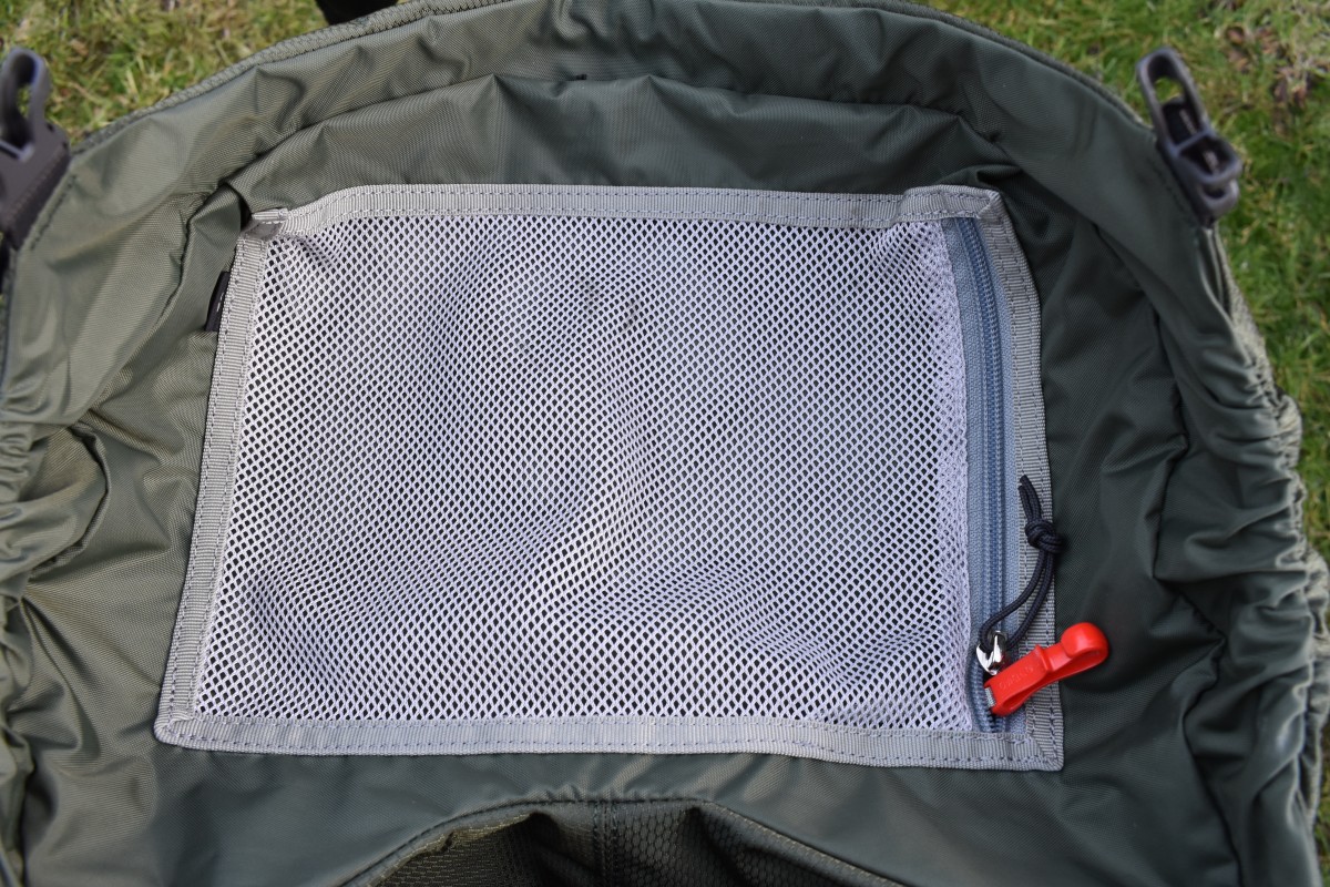 Secure inner mesh pocket and key fob.