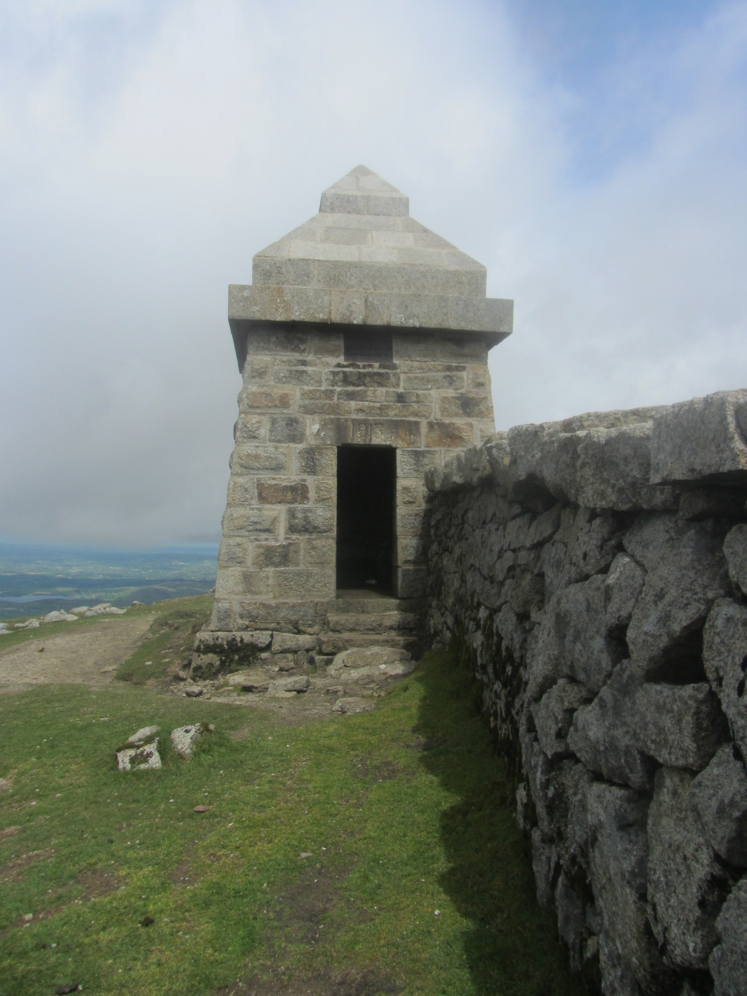 Commedagh summit shelter