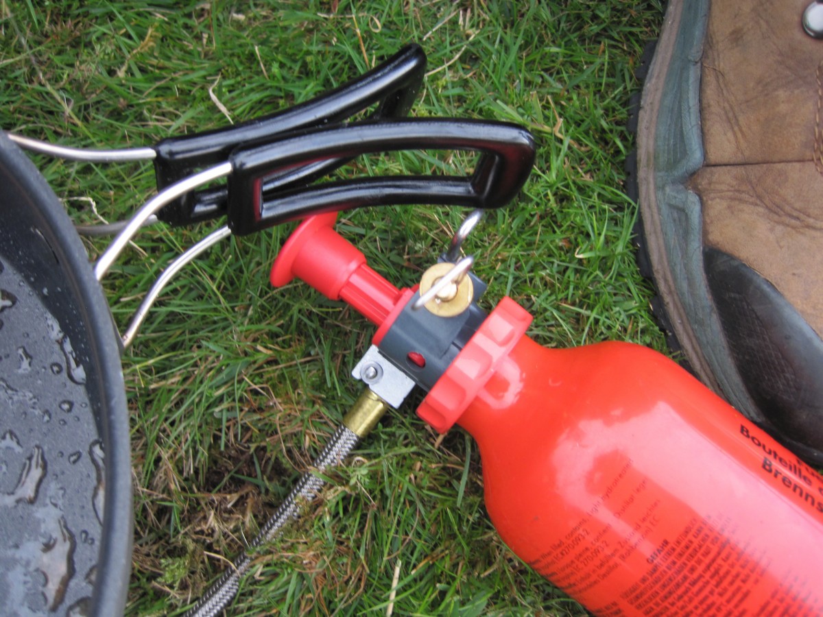 Fuel bottle and latch