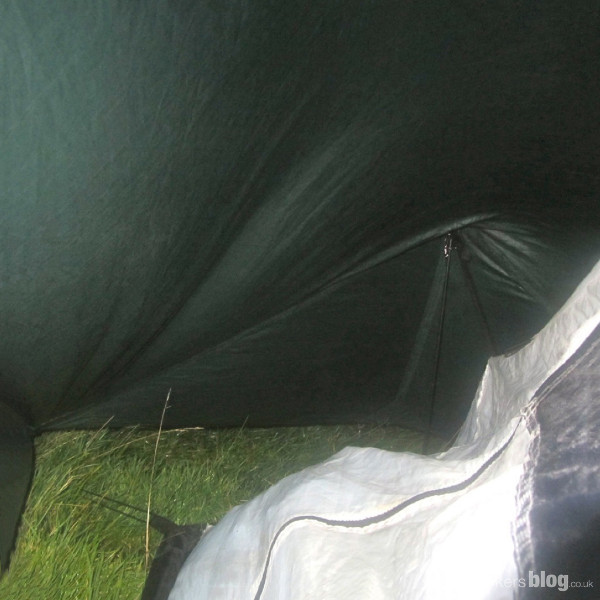 Picture showing the space between the outer and the inner tent. Quite a gap